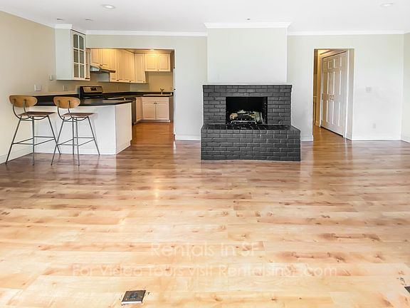 3rd image of 939 Clayton St