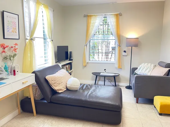 1103 Hoolai St #1A, Honolulu, HI 96814