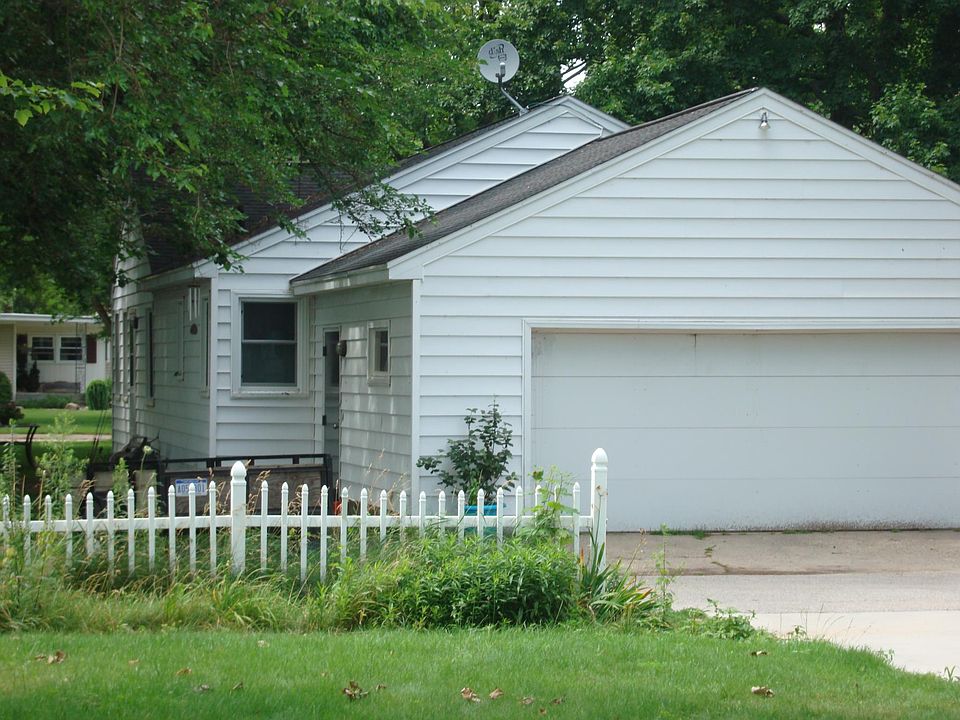 Back view of home. There is an alleyway at the rear of the home.