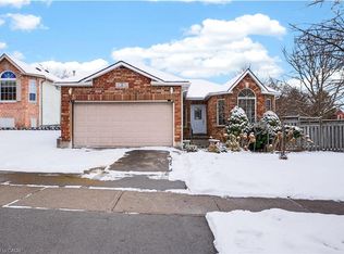 2 Evergreen Ct, Brantford, ON N3T 6J5