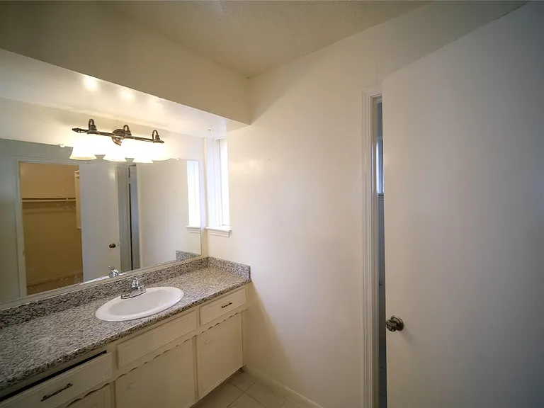 12618 Bexley Dr — Photo 17