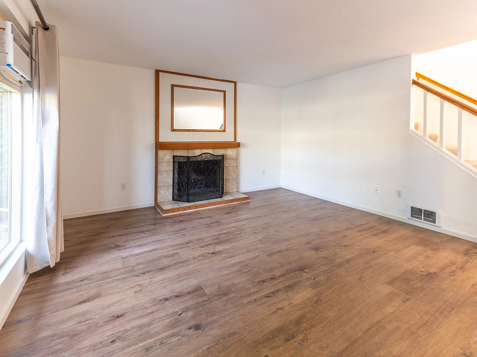 2 bed, 1.5 bath, 1086 sqft, $2,500 — Photo 2
