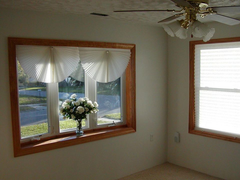 2nd image of 720 W Dawes Ave #720