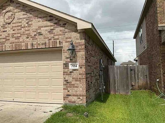 3rd image of 7914 Brooks Crossing Dr