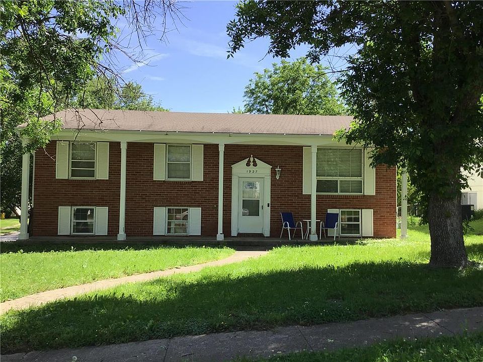 1st image of 1927 Belmont Pl