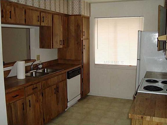 3rd image of 1922 Haperon St