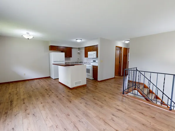 2101 Bradley St N, Maplewood, MN 55117