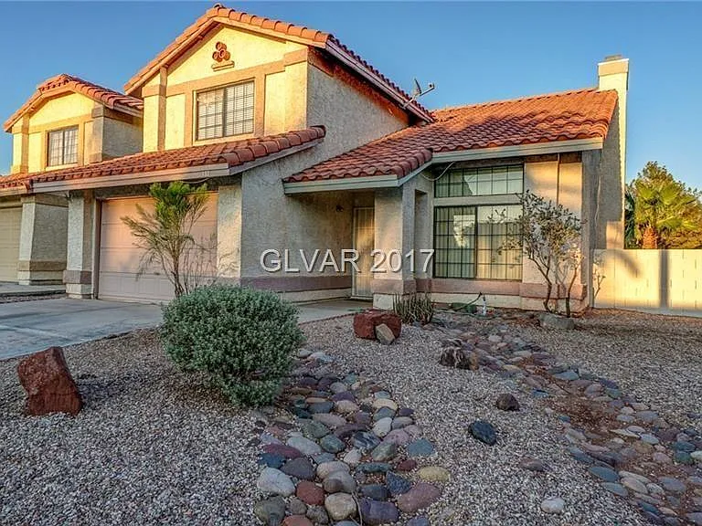 132 Almendio Ln — Photo 2