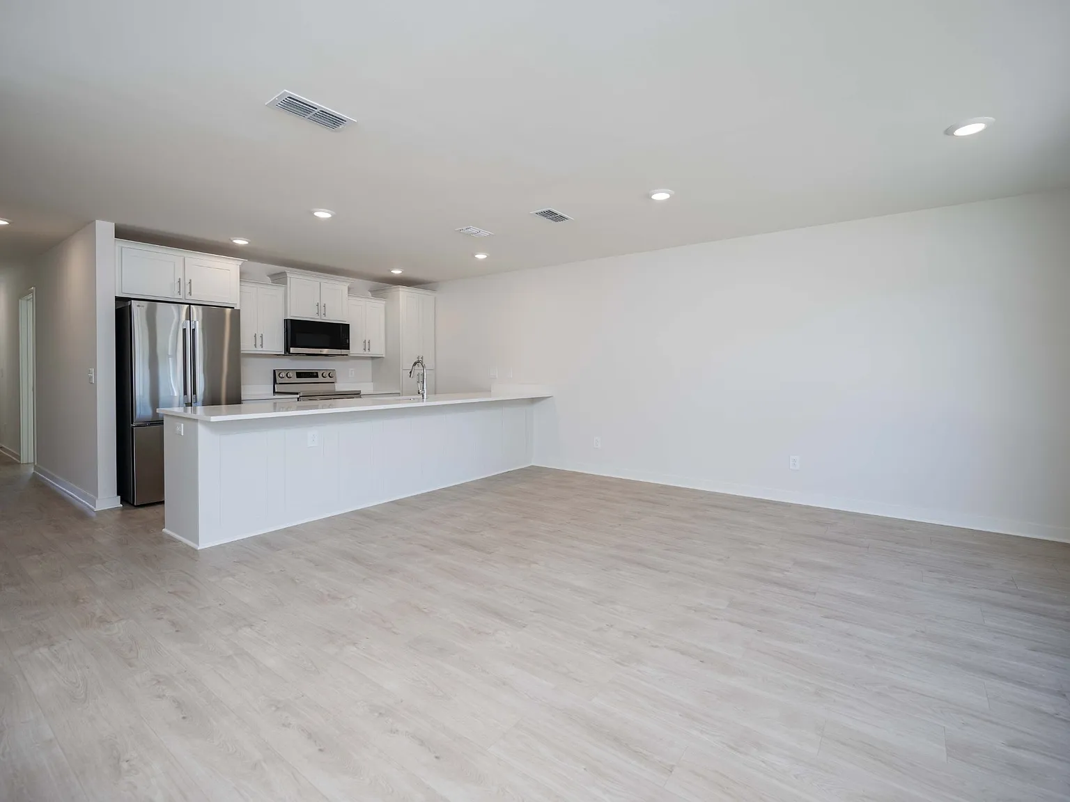 4 bed, 3.5 bath, 1631 sqft, $2,000 — Photo 2