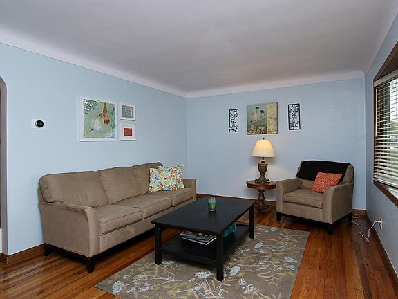 3rd image of 1844 Munster Ave