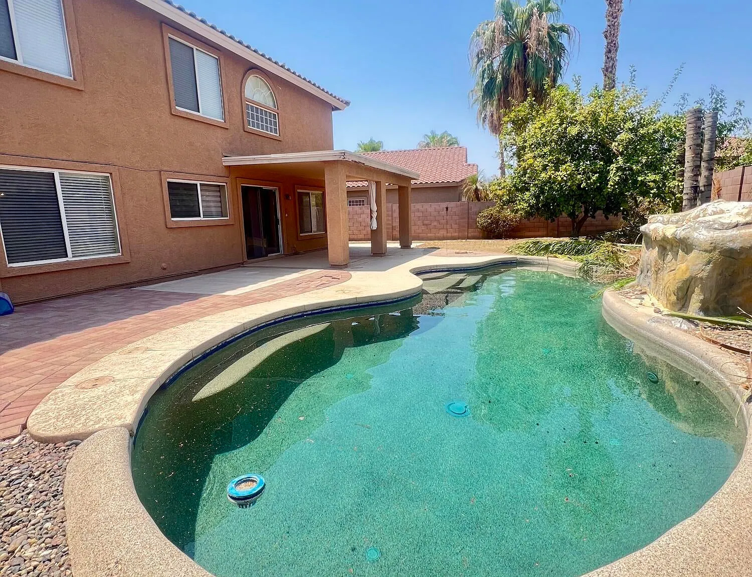 4 bed, 2.5 bath, 2645 sqft, $2,400 — Photo 2