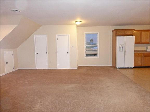3rd image of 406 Grand St #2