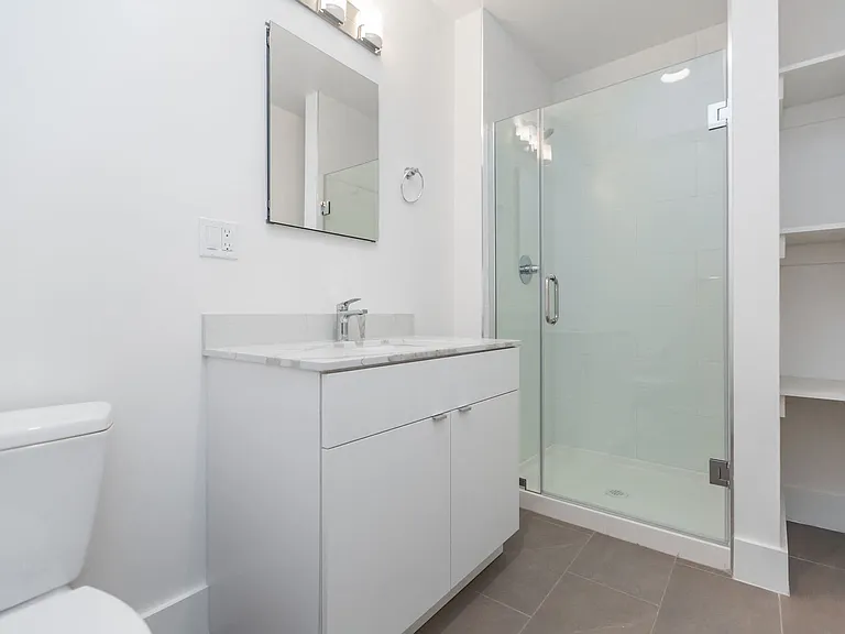 2222 Leavenworth St — Photo 16