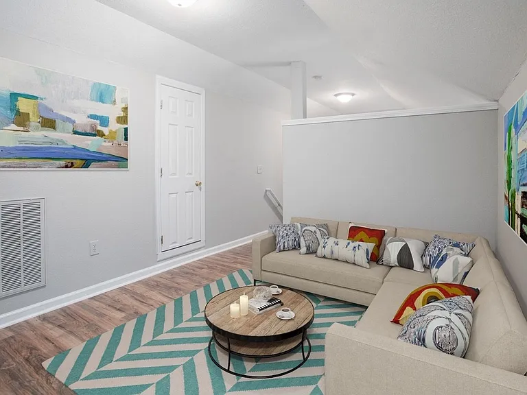 353 Crown Point Dr — Photo 9