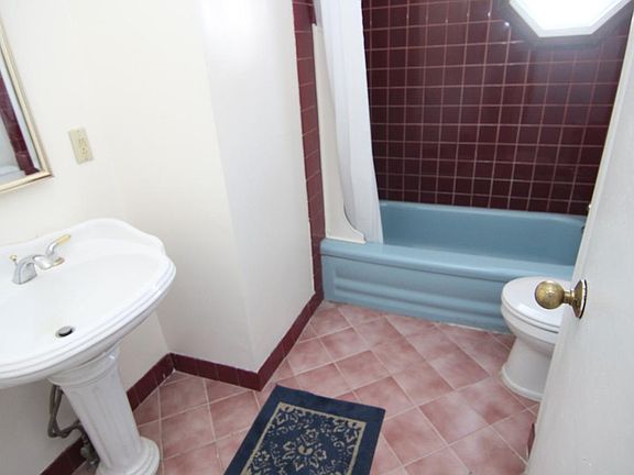 5th image of 4412 Larchwood Ave