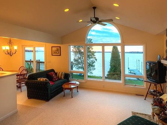3rd image of 158 River Dr