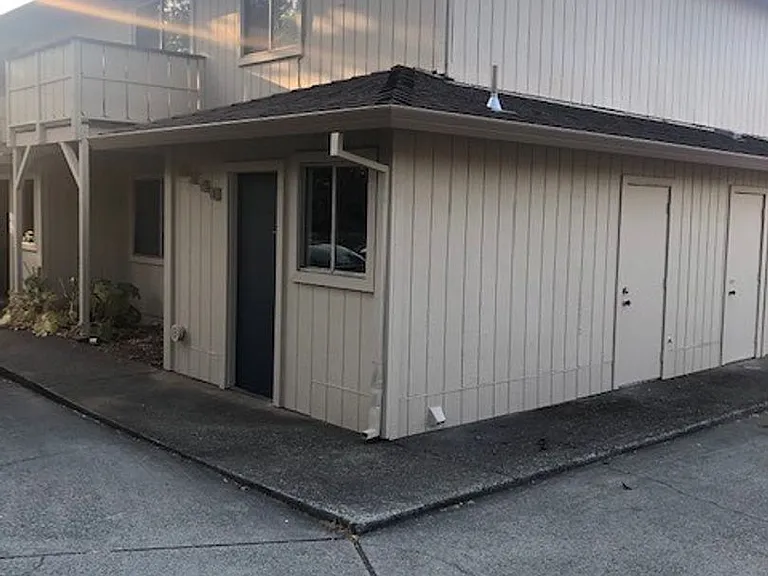 1740 & 1758 Bramble Pl — Photo 2