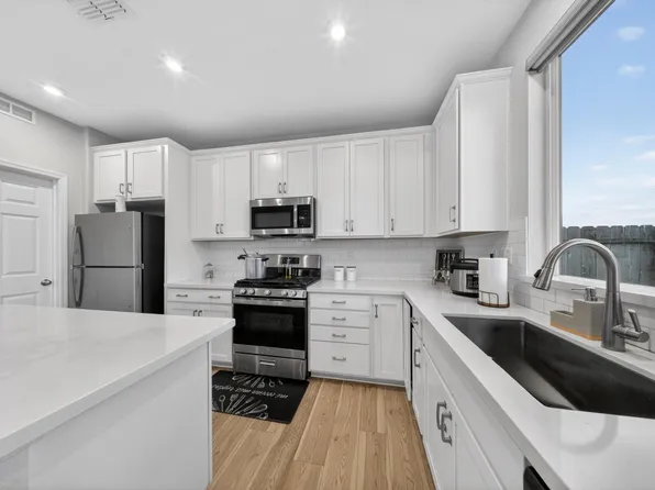 9476 Del Seis Dr, Sacramento, CA 95829