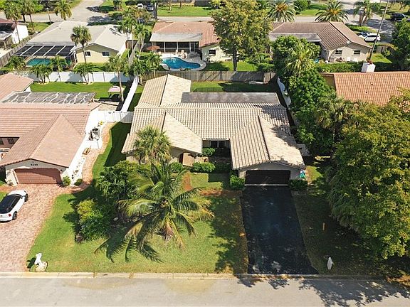 4th image of 8205 NW 15th Ct