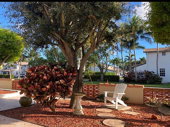 4th image of 371 SW 8TH #0011