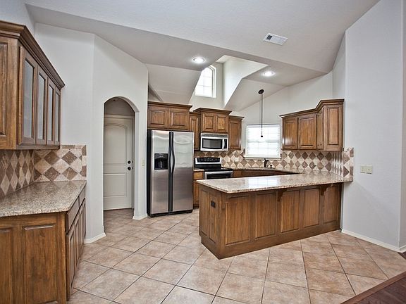 4th image of 3301 SW Briar Creek Ave