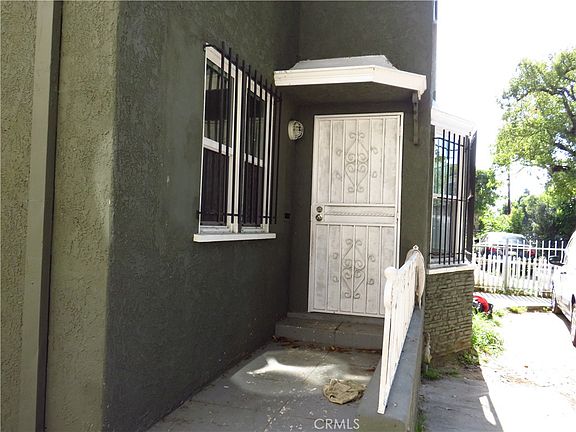 3rd image of 862 W 41st St