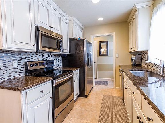 4th image of 10301 Eby St