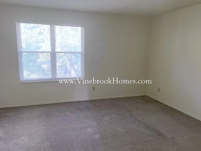 2467 Cross Village Dr — Photo 9
