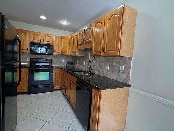 5th image of 227 N Knoll Rd