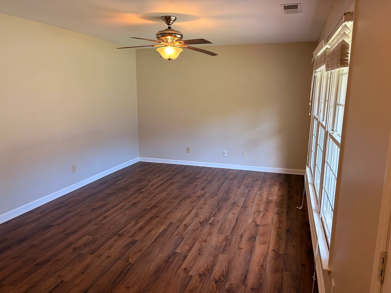 3 bed, 1375 sqft, $2,095 — Photo 3