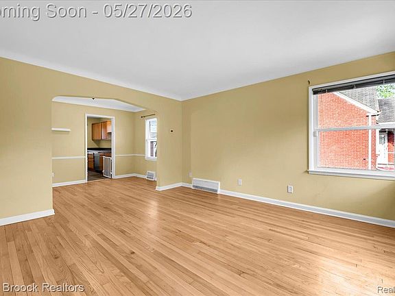 3rd image of 1311 Harvard Rd