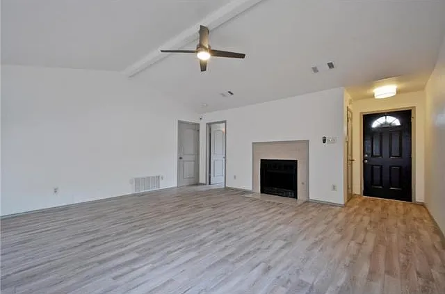 4 bed, 2.0 bath, 1440 sqft, $2,425 — Photo 2
