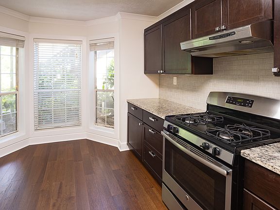 4th image of 2901 Lenox Way NE Unit 610