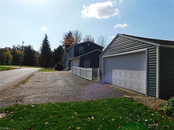 2nd image of 192 Meadowbrook Ave