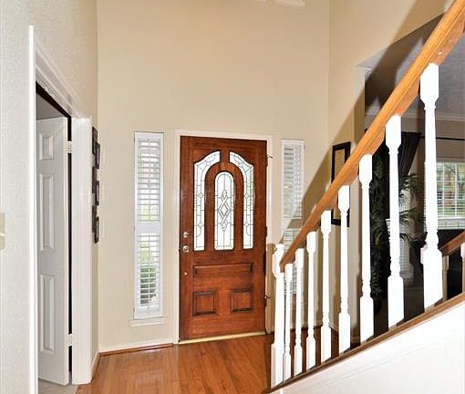 3rd image of 6906 Trimstone Dr