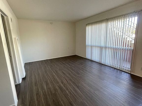 4th image of 4600 E Broadway APT 1