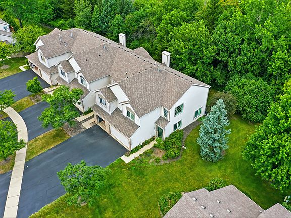2nd image of 1061 Woodview Ct