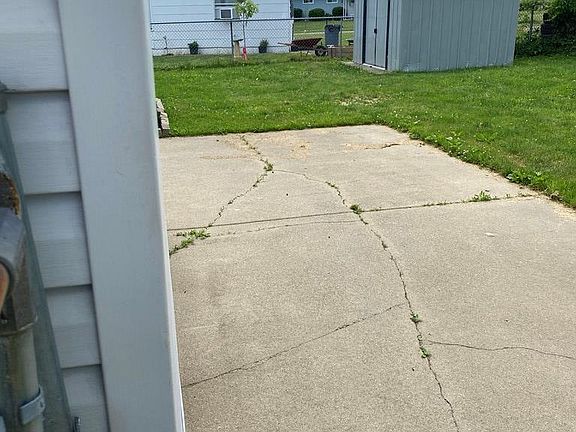 5th image of 258 Saint Anns Ln