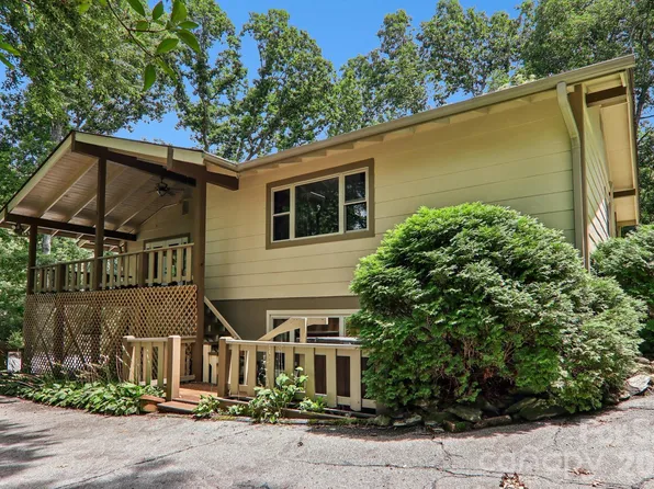 3 Edelweiss Dr, Horse Shoe, NC 28742