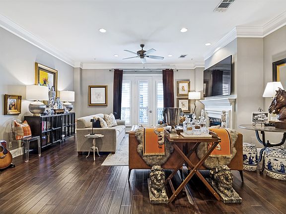 3rd image of 2848 Woodside St #4C