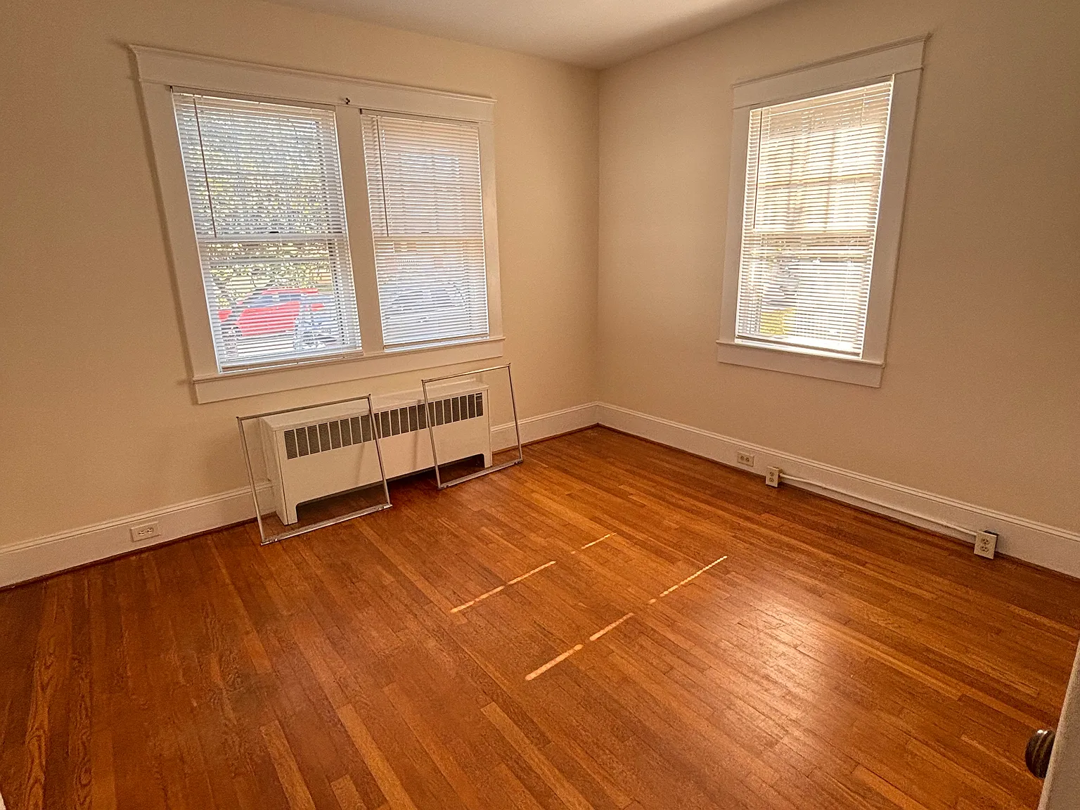 413 Bunker Hill St — Photo 4