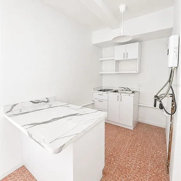 2844 Avenue Roosevelt #303 — Photo 2