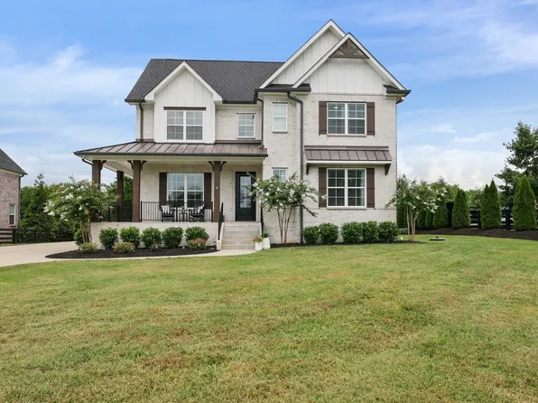 1736 Saundersville Rd, Hendersonville, TN 37075