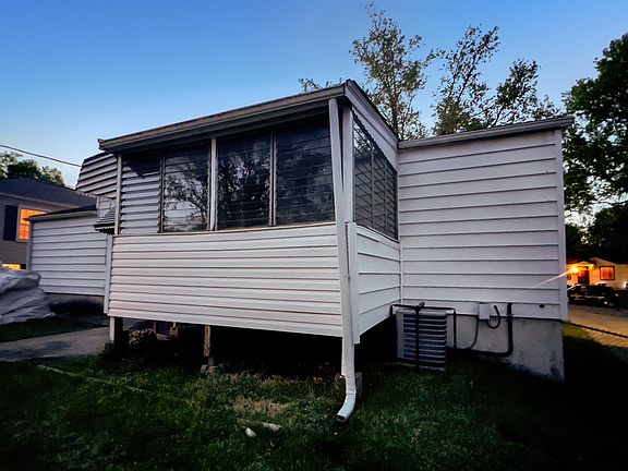 3rd image of 1500 Comet Dr