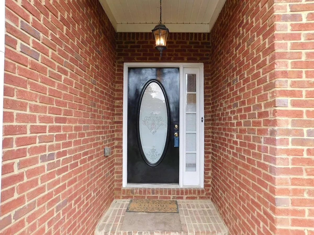 5 bed, 3.0 bath, 2422 sqft, $1,995 — Photo 2
