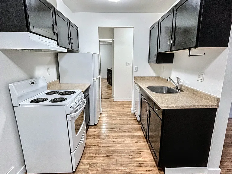 1045 Haro St — Photo 10