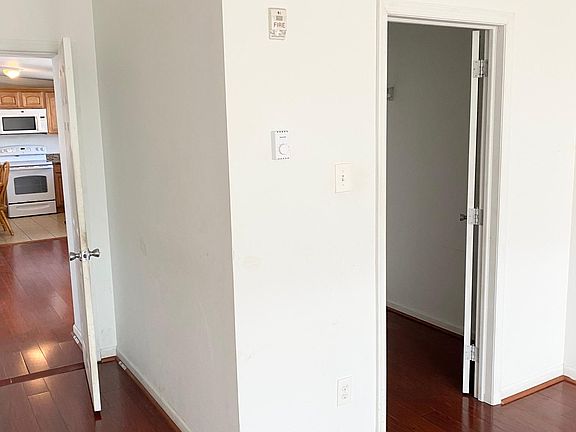 2nd image of 3151 Richmond St #3