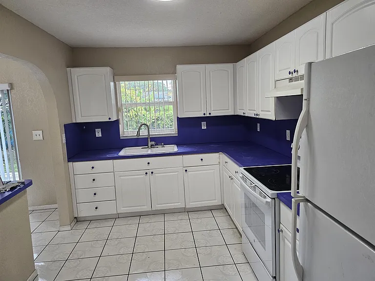 891 NW 34th Way — Photo 6