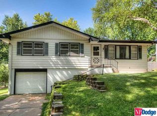 2201 Twin Ridge Dr, Bellevue, NE 68005