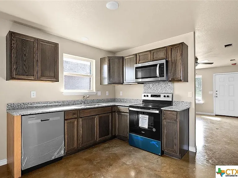 504 Raymond St #B — Photo 6